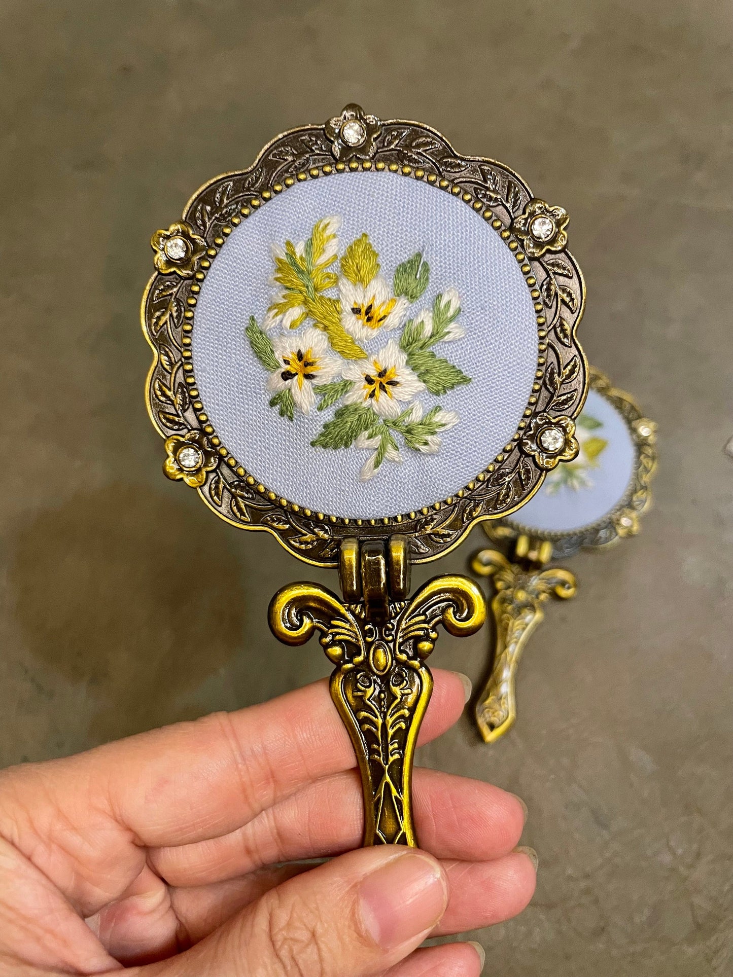 Personalized embroidery mirror |Floral embroidery mirror | Beauty accessories | Jasmine Embroidery | Vintage hand mirror | Handmade Gifts