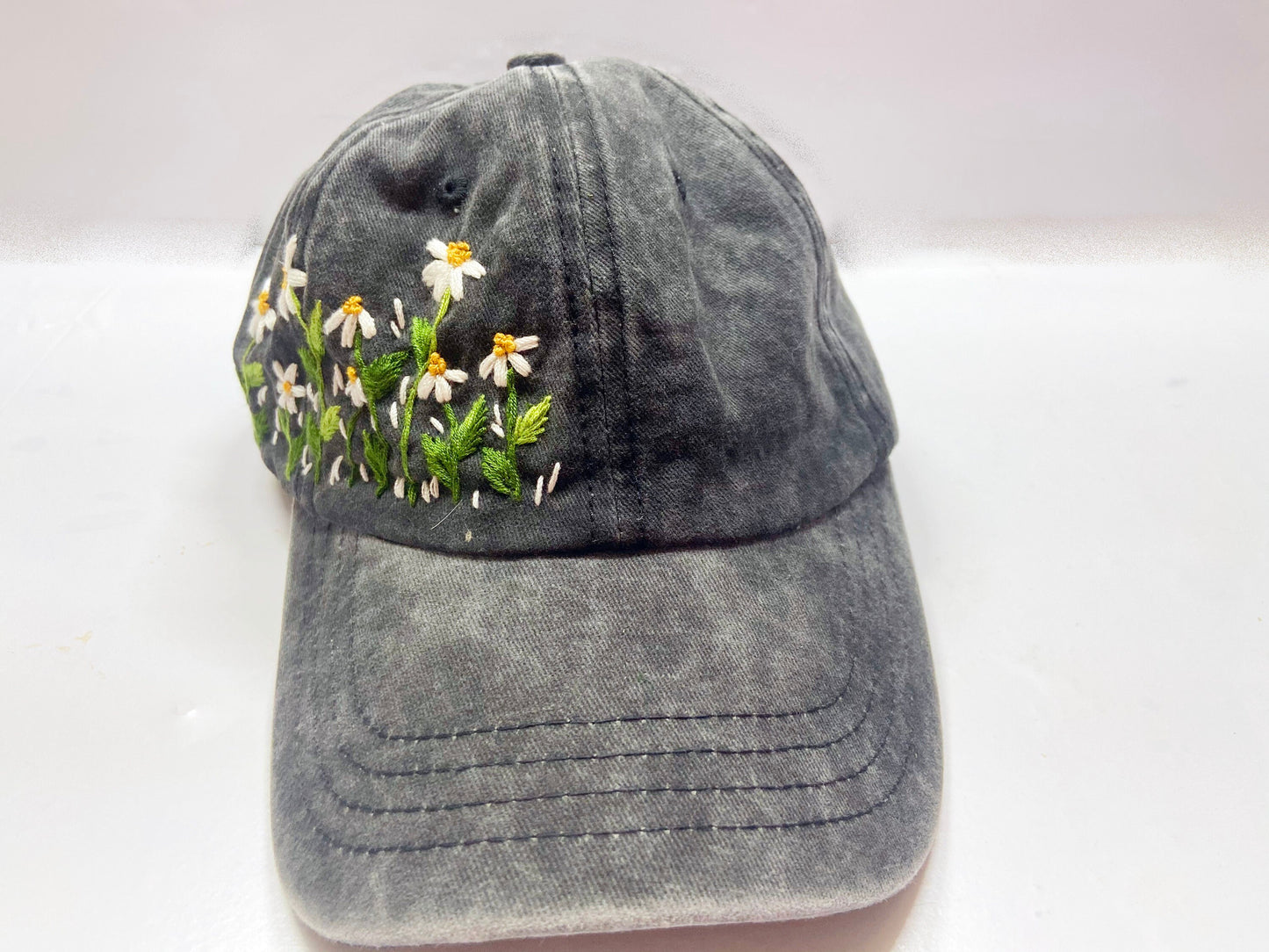 Hand Embroidered Hat, Baseball Cap, Custom Embroidery Hat, White Daisies Floral Embroidery Hat, Embroider Woman Cap, Personalize gifts.