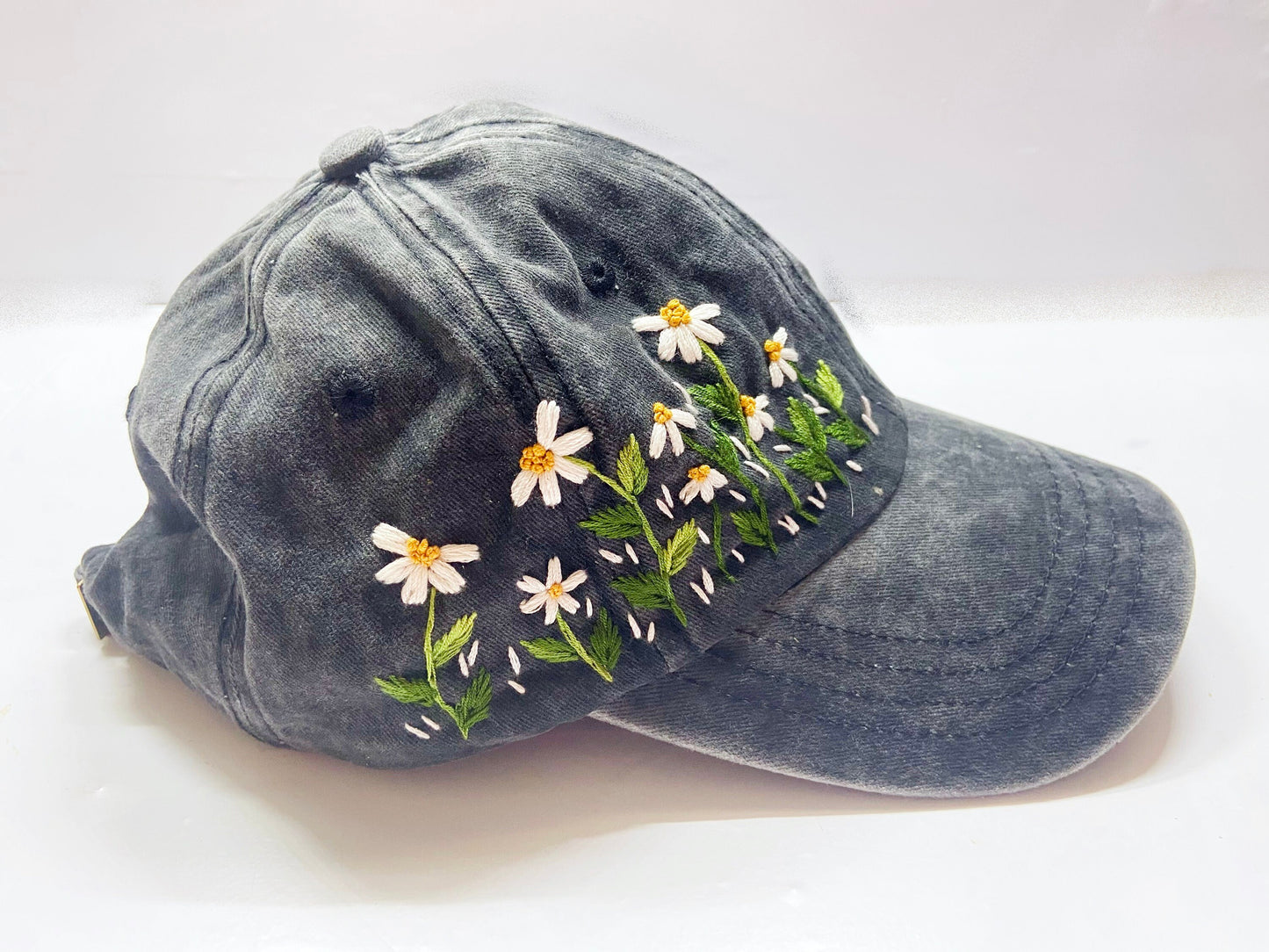 Hand Embroidered Hat, Baseball Cap, Custom Embroidery Hat, White Daisies Floral Embroidery Hat, Embroider Woman Cap, Personalize gifts.