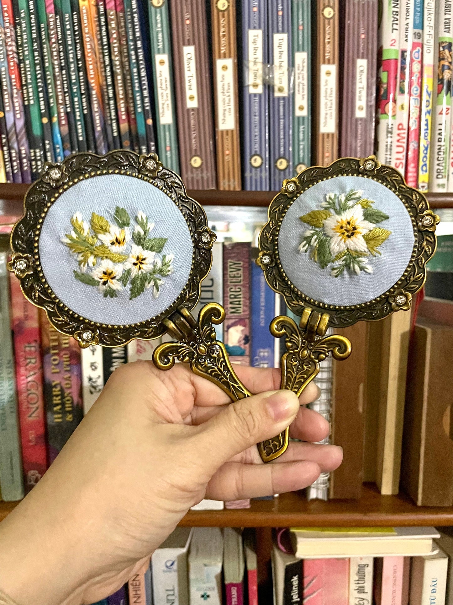 Personalized embroidery mirror |Floral embroidery mirror | Beauty accessories | Jasmine Embroidery | Vintage hand mirror | Handmade Gifts