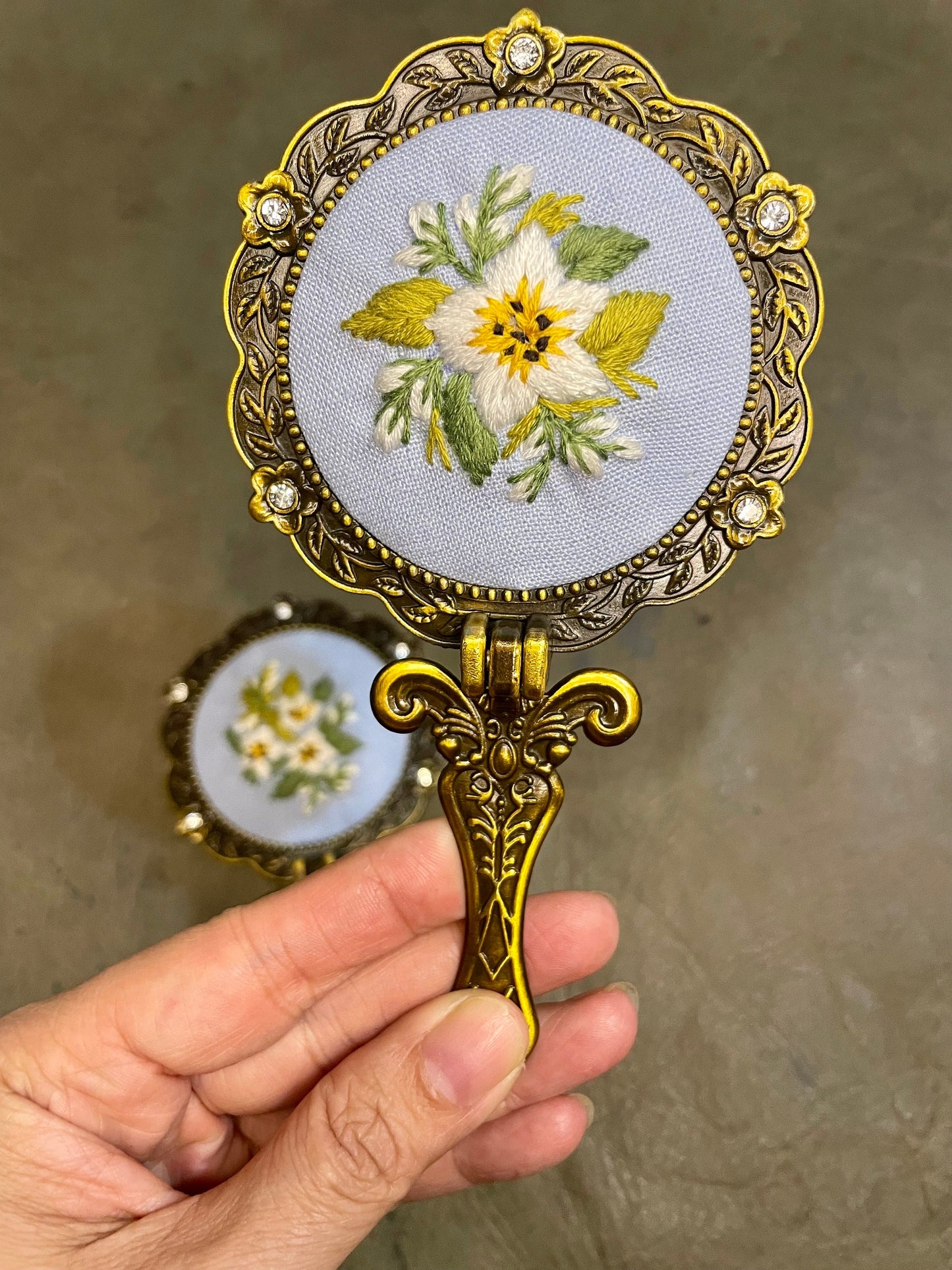 Personalized embroidery mirror |Floral embroidery mirror | Beauty accessories | Jasmine Embroidery | Vintage hand mirror | Handmade Gifts