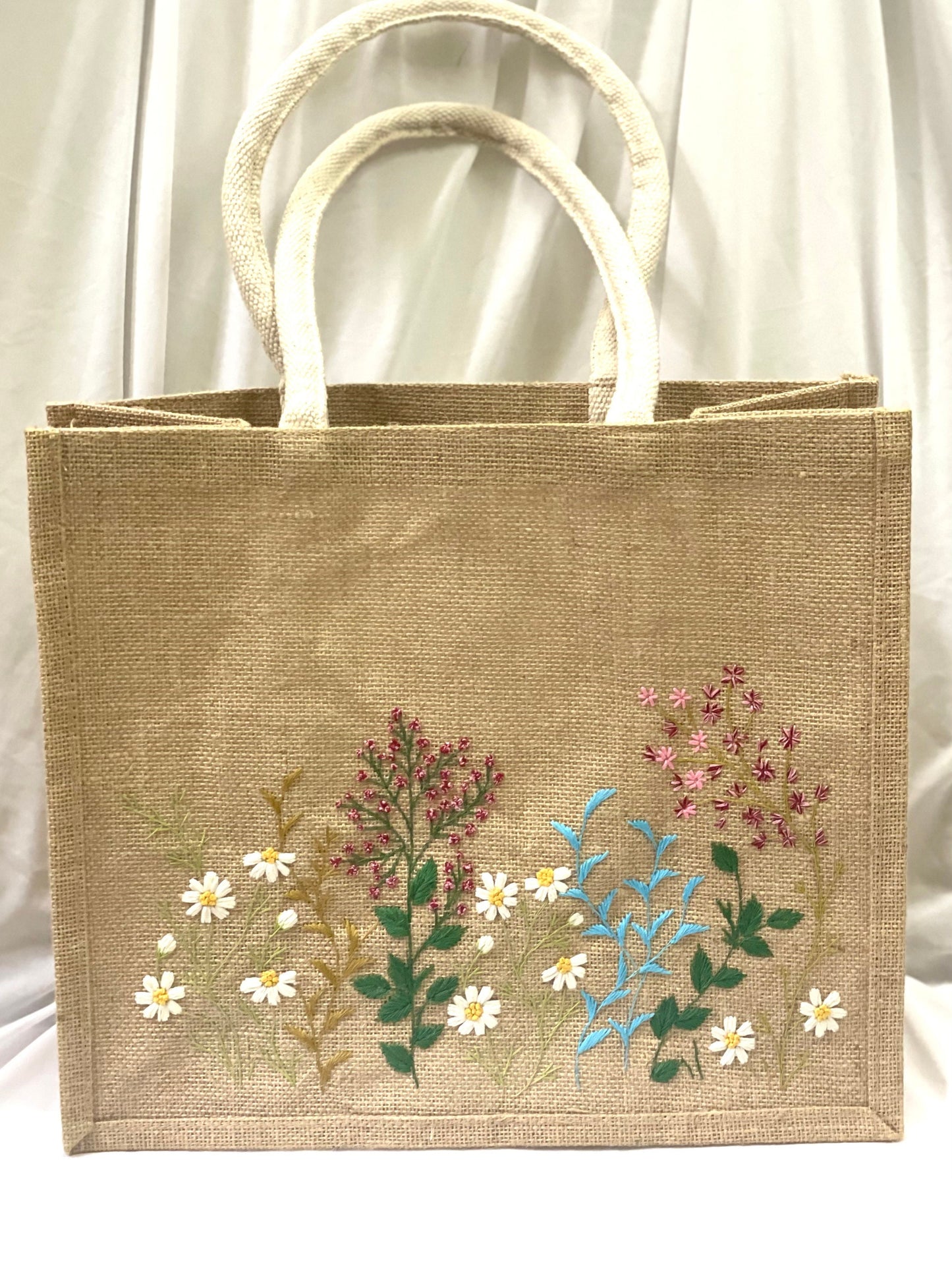 Embroidery jute tote bag | Embroidery Daisy jute tote bag |Embroidery Floral jute tote bag | gift for friend | gift for mom | gift for her