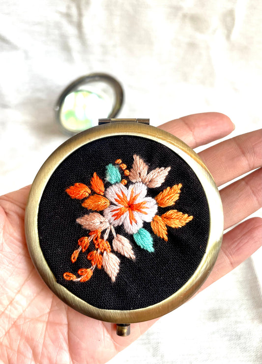 Personalized embroidery hand mirror |Floral embroidery hand mirror | Beauty accessories | Vintage hand mirror |Gift for her.